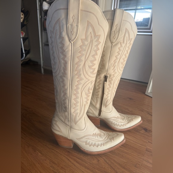 Ariat Shoes - Ariat Casanova Embroidered Western Boots